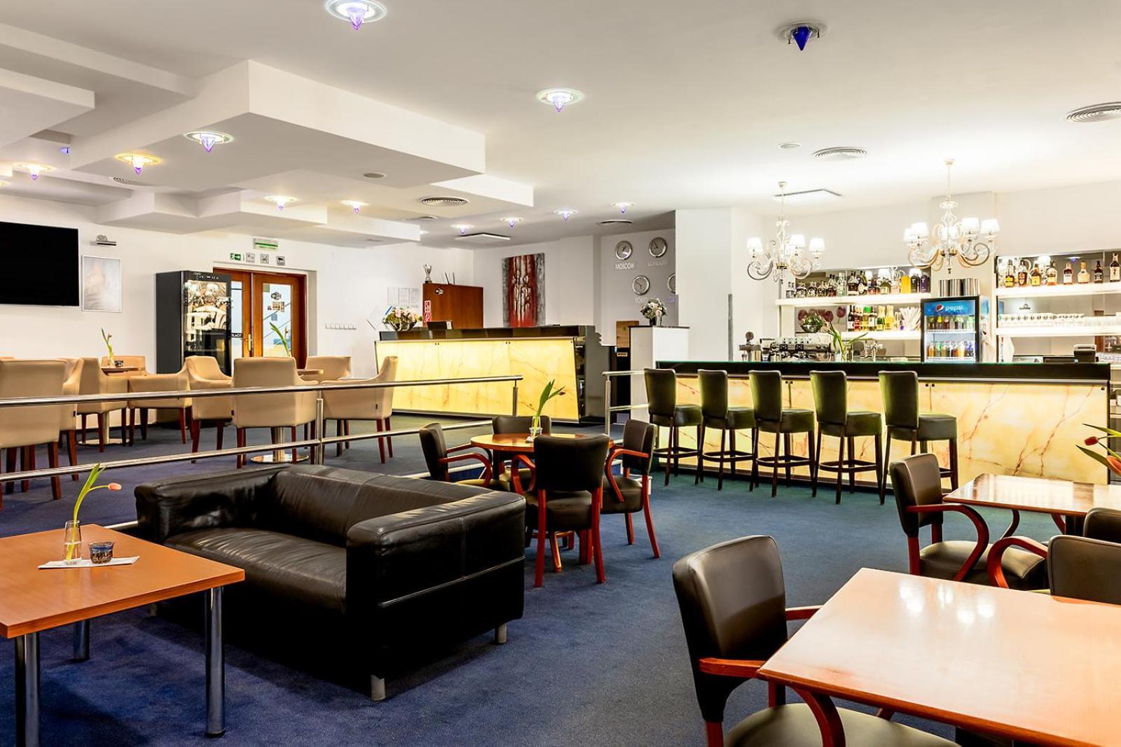 Hotel Saris บาร์เจโอ ภายนอก รูปภาพ