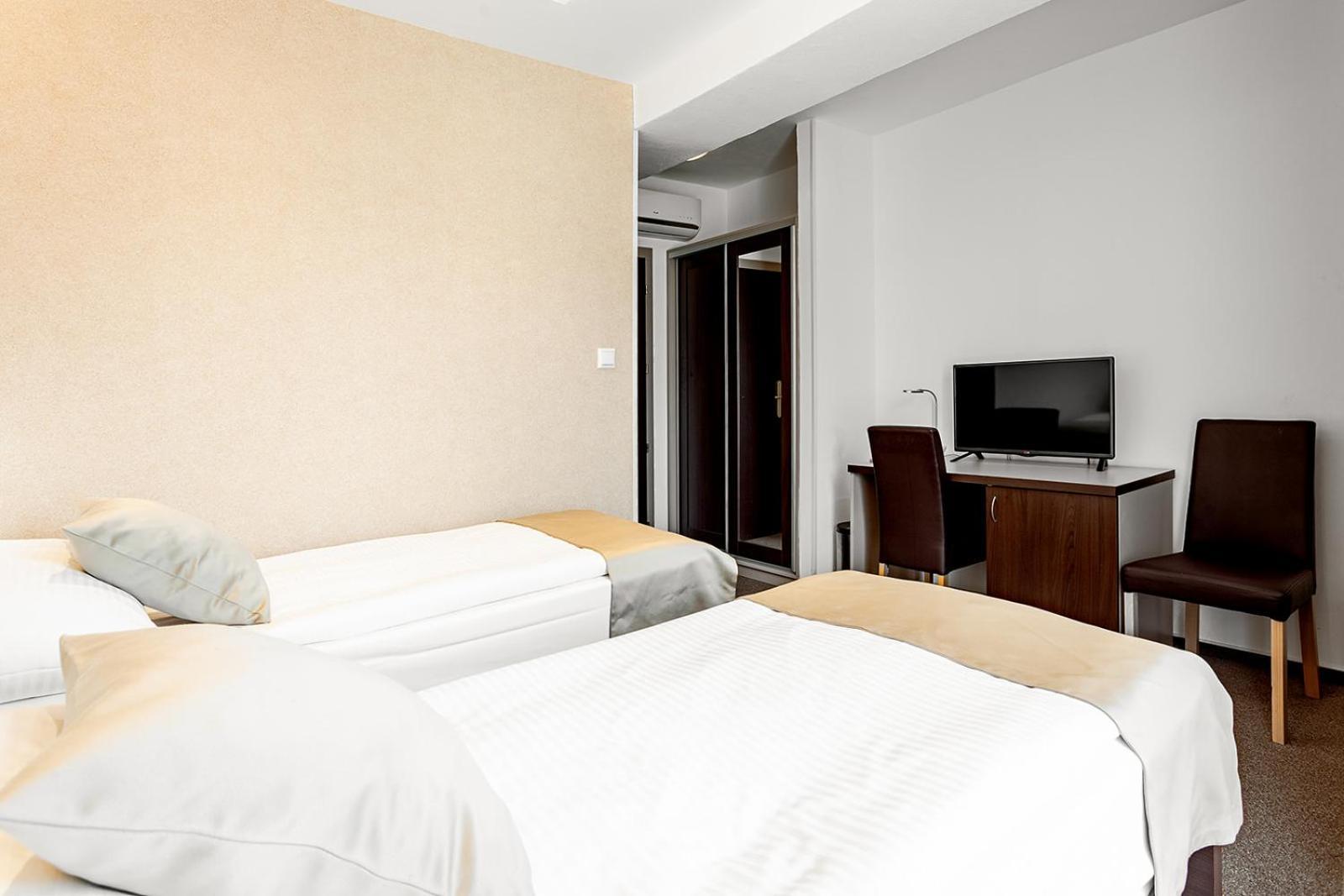 Hotel Saris บาร์เจโอ ภายนอก รูปภาพ